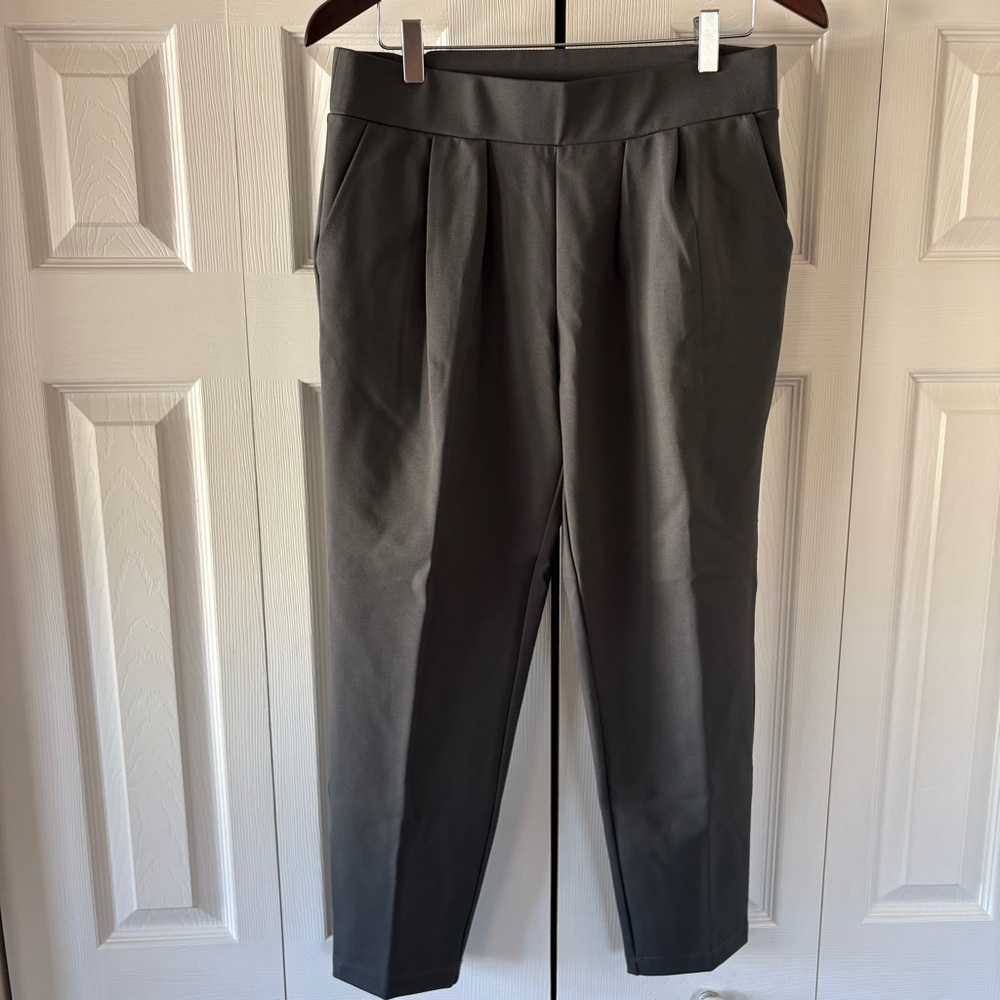 Modern Ambition, Delightfully Technical Women’s Pant Size M. Gray, EUC.